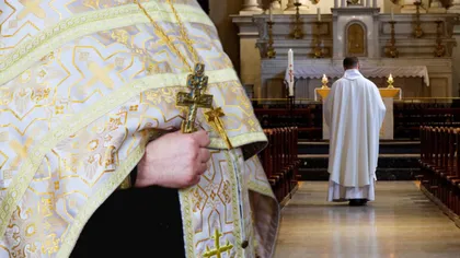 Ce salarii au preoții ortodocși și catolici, pastorii, rabinii și imamii din România. Se pare că și în fața lui Dumnezeu contează vechimea în muncă