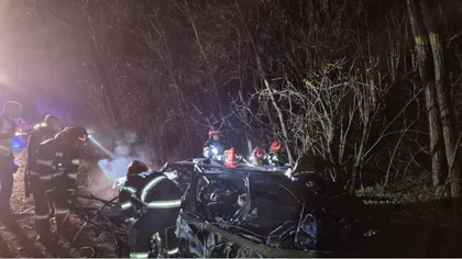 Accident grav în Neamț. Patru persoane au murit. Un bebeluș a fost scos din mașina în flăcări. Mama l-a protejat cu prețul vieții ei