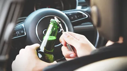 În cât timp iese alcoolul din organism. Riscurile la care te expui dacă te urci la volan după ce ai băut