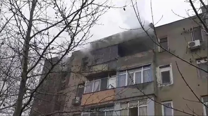 Incendiu la un bloc de garsoniere din Teleorman, totul a pornit de la o ţigară. Flăcările au izbucnit la etajul 8