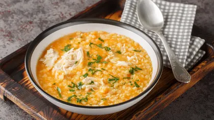 Cum se prepară ”supa penicilină” și ce beneficii are pentru sănătate. Ingredientul care întărește sistemul imunitar