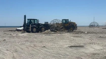 Rezervor de gaz lichefiat, cu capacitatea de 2.600 de litri, descoperit îngropat pe plaja din Năvodari, avariat de un utilaj. Anunţul ministrului Mediului, Diana Buzoianu