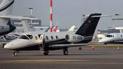 Lumina Sfântă a Învierii a ajuns în România. Avionul special cu care a fost adusă din zona de conflict din Orientul Mijlociu. Ce dotări are aeronava și cine operează zborul