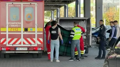 Tragedie în Craiova. O fetiţă de doar 4 ani a murit într-o maşină parcată în faţa unui centru comercial