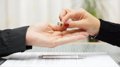 Schimbare majoră în Codul Civil. Foștii soți pot alege ce nume să folosească după divorț. Legea a fost adoptată de Camera Deputaților