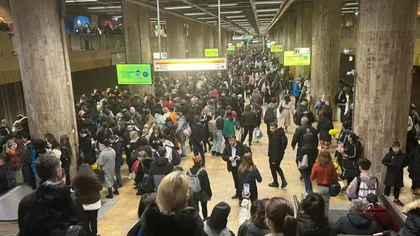 Circulație întreruptă la metrou după ce o bucată de tavan s-a prăbușit în tunelul dintre două stații. Anunțul făcut de Metrorex