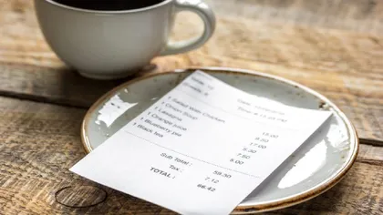 Controversă într-o cafenea din Austria. Un client a descoperit pe bon o „taxă pentru pahar” de 70 de cenți