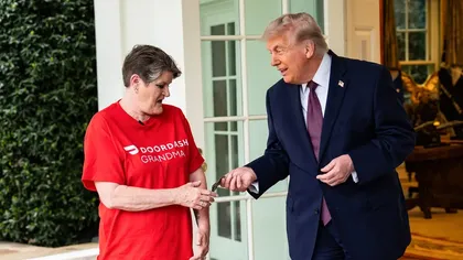 VIDEO Zi plină pentru Donald Trump. A primit personal o comandă de la Mc Donalds, a oferit livratoarei un bacșiș imens, a amenințat Iranul și a publicat o poză cu el ca fiind Iisus Hristos