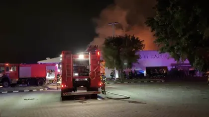 VIDEO Depozit în Chiajna, înghițit de flăcări. ISU a intervenit cu 15 autospeciale pentru stingerea unui incendiu care s-a întins pe o suprafață de 450 de metri pătrați