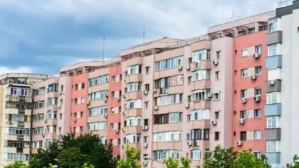 Lege importantă pentru românii care stau la bloc. Proprietarii pot fi obligați să plătească despăgubiri uriașe dacă infiltrațiile și igrasia distrug apartamentele vecinilor