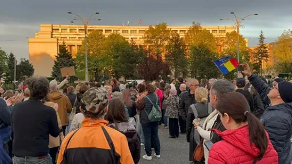Miting în Piața Victoriei cu două zile înainte de votul decisiv din Parlament. Susținătorii lui Ilie Bolojan cer respingerea moțiunii PSD-AUR