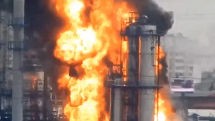 Ucraina bombardează masiv rafinăriile Rusiei, în timp ce Moscova cere negocieri de pace
