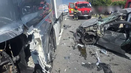 Accident grav în comuna Bascov. Trei adulţi şi un copil au fost răniţi