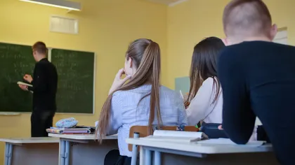 Burse școlare 2026. Când primesc elevii banii în luna iunie și ce sume vor intra pe carduri