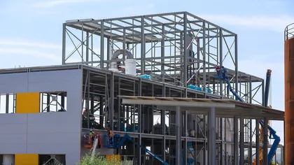 Orașul din România unde se construiește o fabrică de 36 de milioane de euro. Angajările vor curge pe bandă rulantă