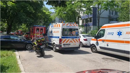Ce s-a întâmplat cu frații copilului de 2 ani găsit mort în casă, în Galați. Mama lor a fost internată la psihiatrie
