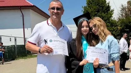 Daniela Gyorfi, plină de emoții și cu lacrimi în ochi la festivitatea de absolvire a fiicei sale. Maria a terminat clasa a VIII-a  