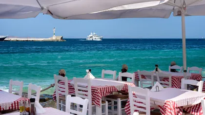 Se caută sezonieri care să lucreze în Grecia. Sunt disponibile sute de locuri, iar salariile ajung până la 5.000 de euro