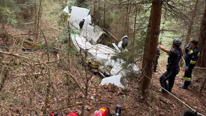 Avion prăbuşit în pădure. Există doi supravieţuitori, dar se află în stare critică