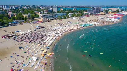Sejur cu peripeții. Doi pensionari urmăreau femeile care făceau plajă cu binoclul. „Nu, că eu sunt operat la ochi”, spune unul dintre ei