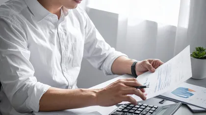 Românii plătesc cele mai mari impozite pe salarii din UE. Aproape jumătate din bani se duc la stat