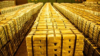 România riscă să ajungă să vândă din rezerva de aur dacă intră în „junk”. Semnalul de alarmă tras de un economist