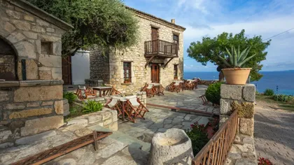 A plătit peste 1.000 de euro pentru o cazare în Grecia, dar a plecat înainte de finalul sejurului. Ce a găsit în cameră