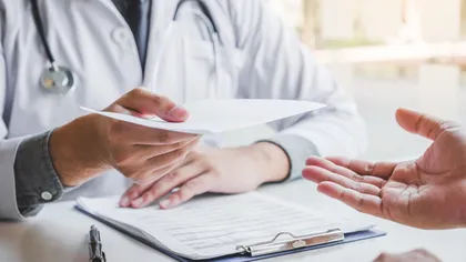 România, pe ultimul loc la zilele de concediu medical luate de angajați. De ce muncesc românii chiar și când sunt bolnavi