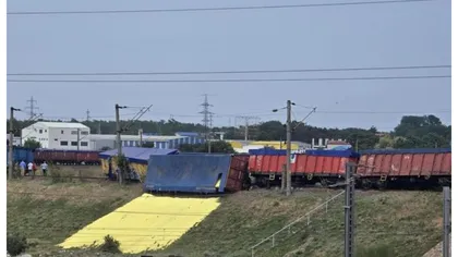 Accident feroviar în Constanța. Patru vagoane ale unui marfar care transporta sulf au deraiat şi unul s-a răsturnat