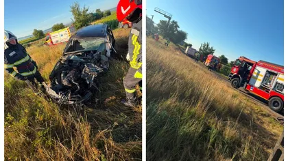 Mașină lovită de tren în Suceava. Șoferul a murit pe loc, IMAGINI ȘOCANTE  de la fața locului