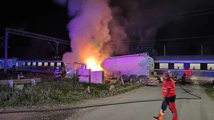 Accident cumplit în Bacău! O cisternă cu ciment a fost lovită de un tren: 200 de călători au fost evacuați
