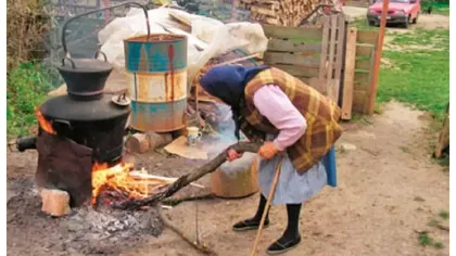 Mămăliga nu explodează, dar cazanul cu ţuică – da! România, pe primul loc în lume la consumul de alcool