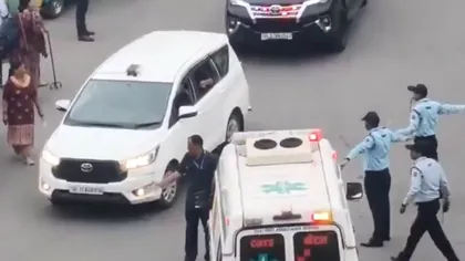 Scandal uriaș. Ambulanţă în misiune, oprită de poliţişti pentru a permite trecerea unei coloane oficiale