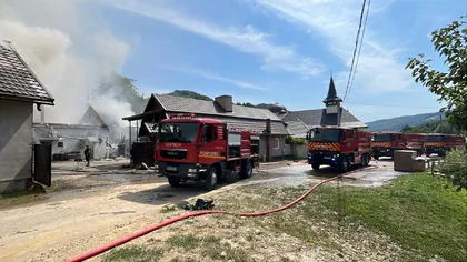 Incendiu devastator la Mănăstirea Cășiel. Patru anexe ale lăcașului de cult au fost distruse de flăcări