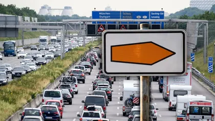 Indicatorul rutier pe care mulți șoferi nu îl cunosc. Ce semnficație are săgeata portocalie, pe drumurile din Germania