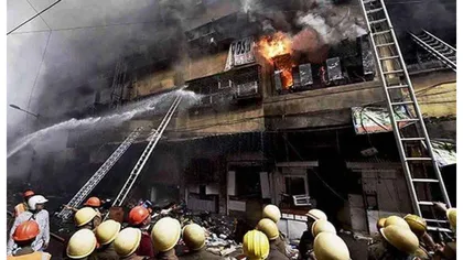 Cel puţin nouă morţi într-un incendiu la un hotel din Kolkata VIDEO