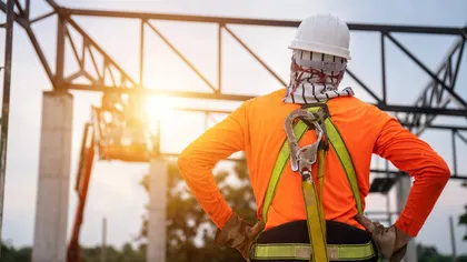 Se caută muncitori calificați, în special constructori și electricieni. Se oferă salarii de până la 7.000 de euro