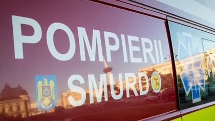 Tragedie la Bacău. O persoană a murit pe loc şi alta a fost rănită după ce un stâlp de electricitate a căzut peste ele