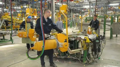 Ce venituri au muncitorii uzinelor Lada. Care este diferența față de salariile din industria auto europeană