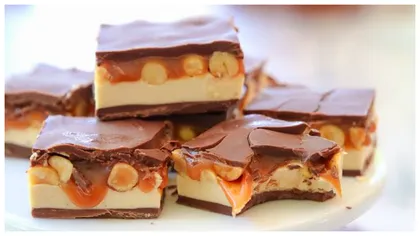 Prăjitură de casă cu alune si cremă caramel 