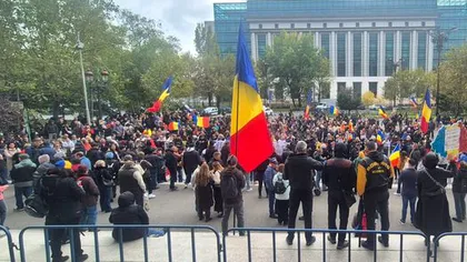 Nebunie în stradă după decizia de eliberare a lui călin Georgescu: „Judecători, trădători!”, „Dosar fabricat, Călin nevinovat!”, „Rușine, rușine să vă fie!”