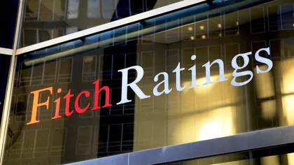 Fitch avertizează România că blocajul politic poate pune ratingul sub presiune. Țara este la o singură treaptă de categoria „junk”