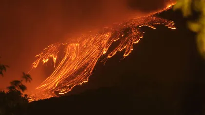 Vulcanul Etna a erupt din nou şi a afectat traficul aerian VIDEO
