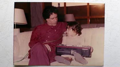 Noi fotografii din albumele lui Gaddafi au fost făcute publice