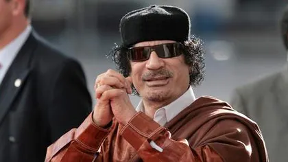 Muammar Gaddafi a fost înmormântat, marţi, în Sahara