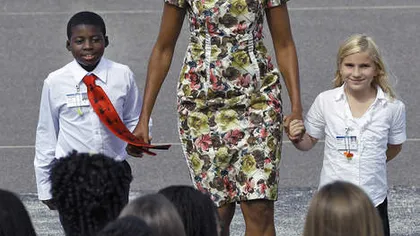 Michelle Obama nu face fiţe, a îmbrăcat de patru ori aceeaşi rochie