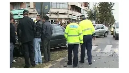Grav accident la Bacău: Şapte persoane au fost lovite de o maşină pe trotuar