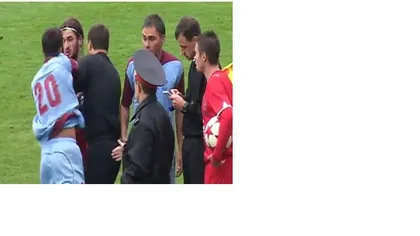 Supărat că a luat roşu, un fotbalist i-a dat un pumn în faţă arbitrului VIDEO