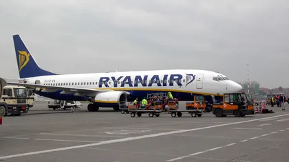 Un avion al companiei Ryanair a fost reparat cu bandă de scoci