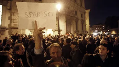 Manifestanții sărbătoresc demisia lui Silvio Berlusconi